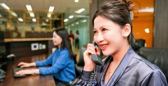 世服宏图中国（上海、北京）双语秘书与专属前台接听服务，协助客户高效应对行政事务与电话管理。